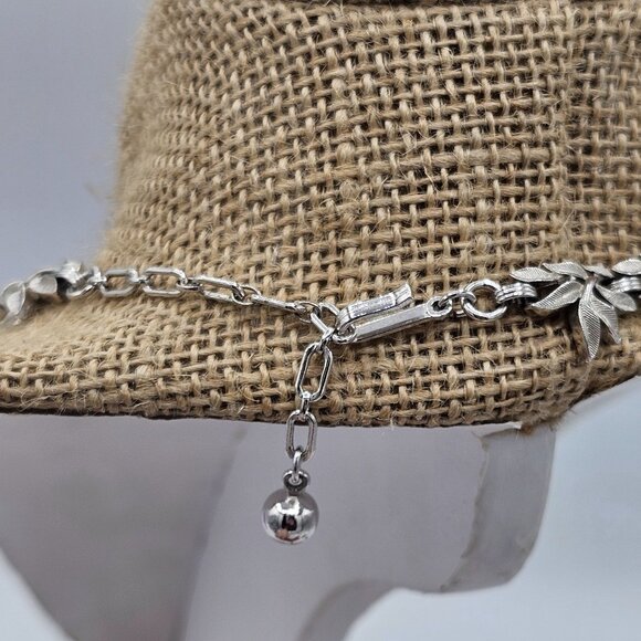 Vintage Trifari Silver-Tone Leaf Necklace 16 Inches Adjustable With Elegant Text - Picture 5 of 9